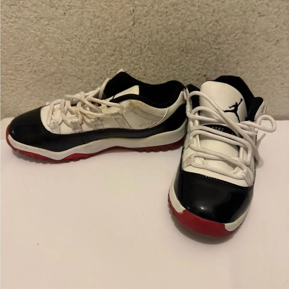 Jordan Low Top Sneakers Retro Mid Concord-Bred Size 2Y Black Red White Youth